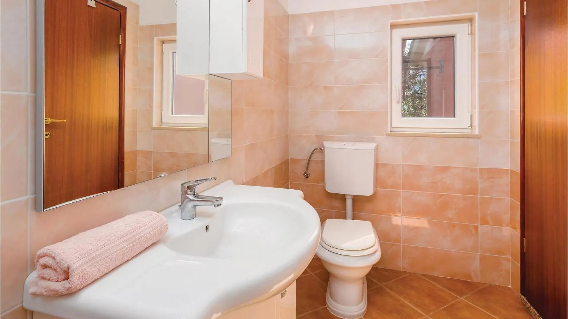 Awesome Home In Reburici With Kitchen Stanisovi Kroatien