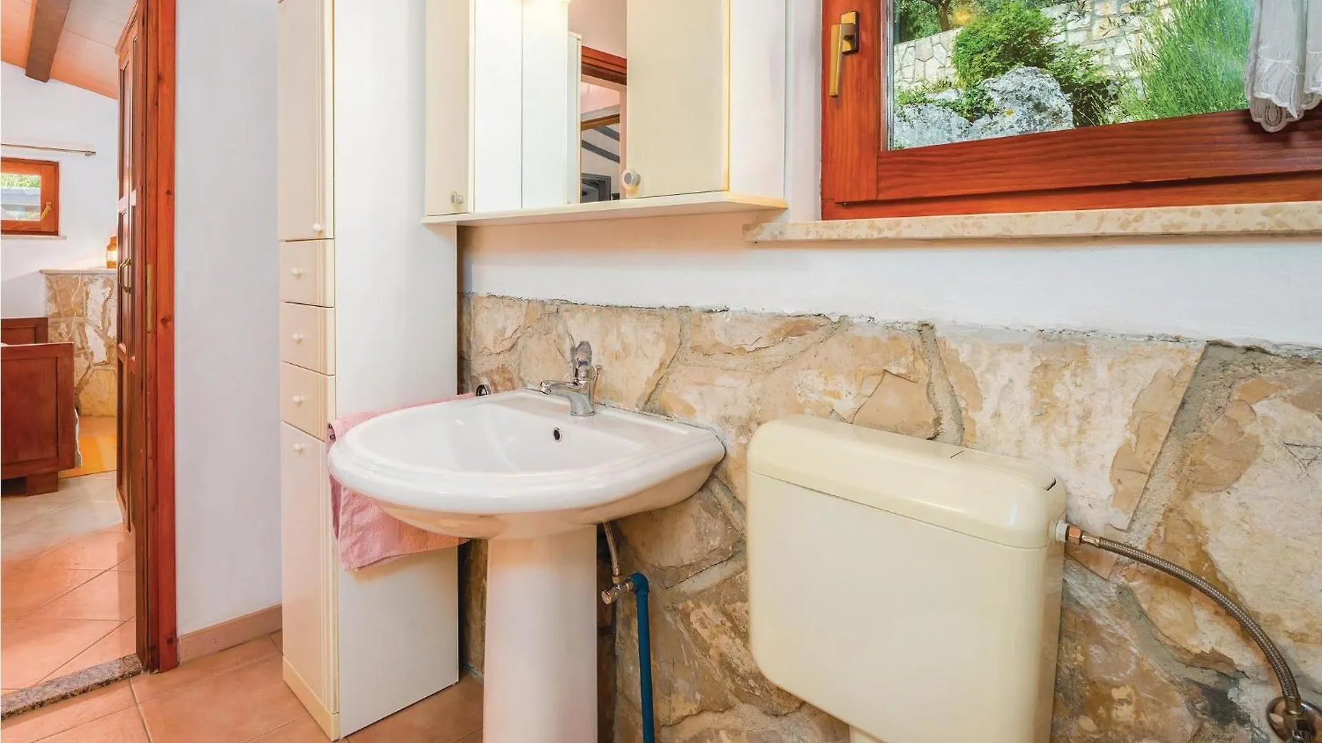 Awesome Home In Reburici With Kitchen Stanisovi