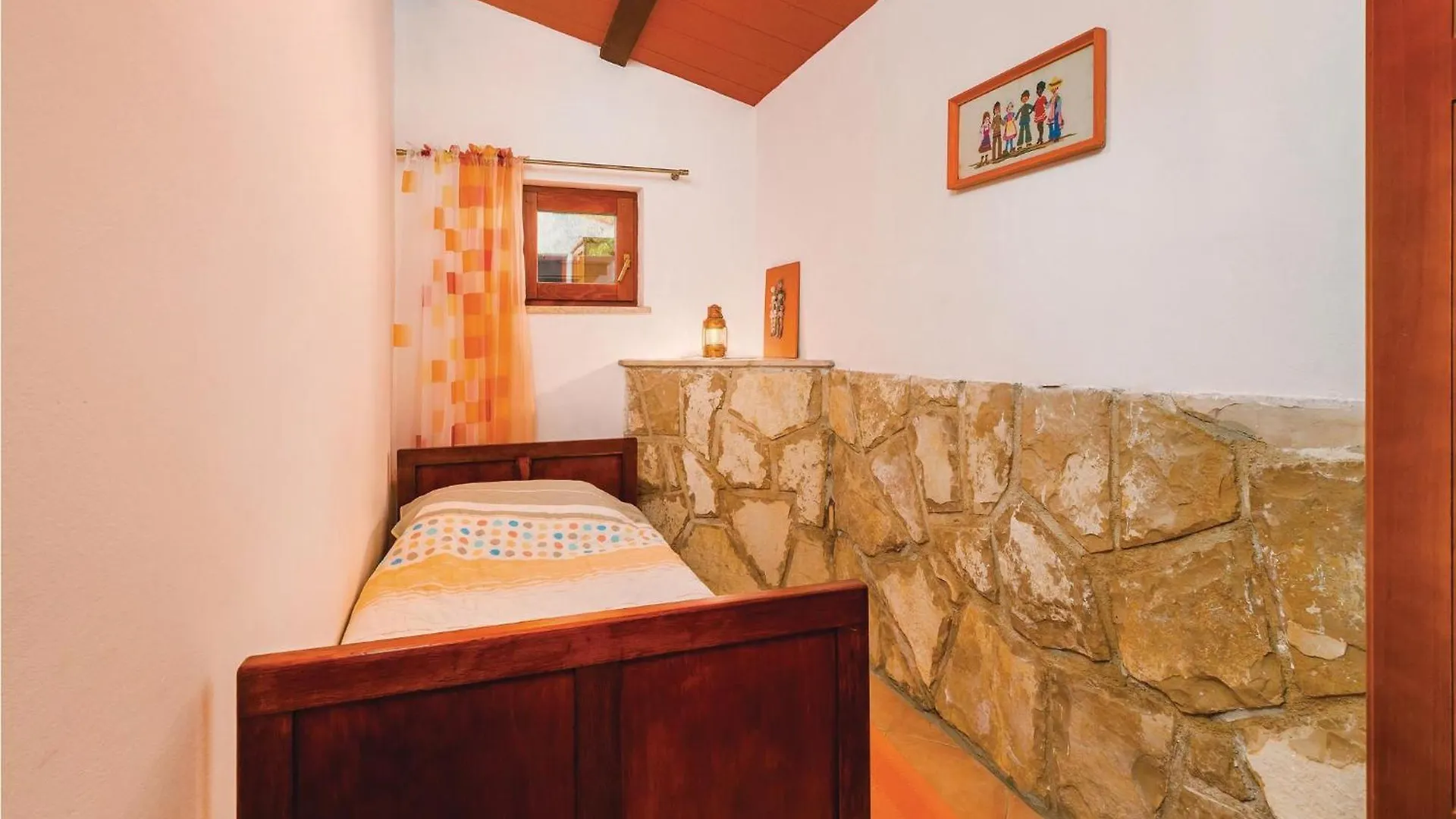 Awesome Home In Reburici With Kitchen Stanisovi 0*,